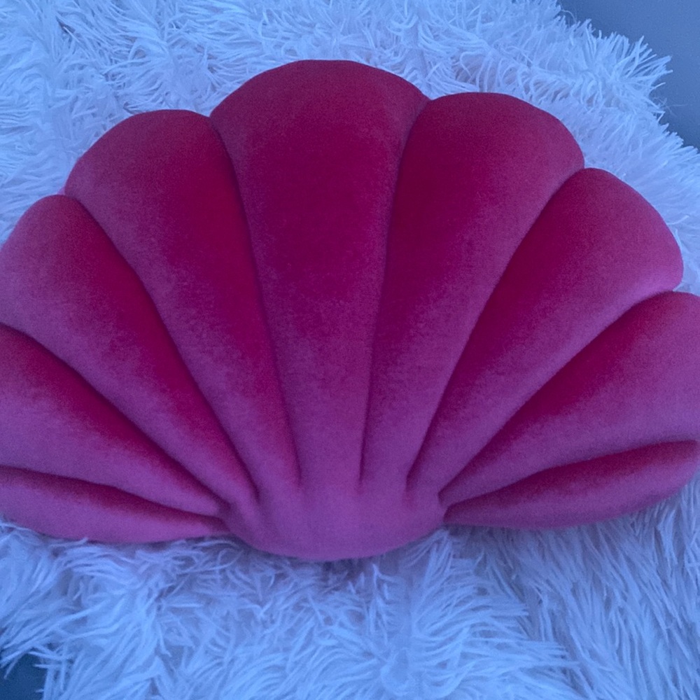 2 Seashell preppy pillows